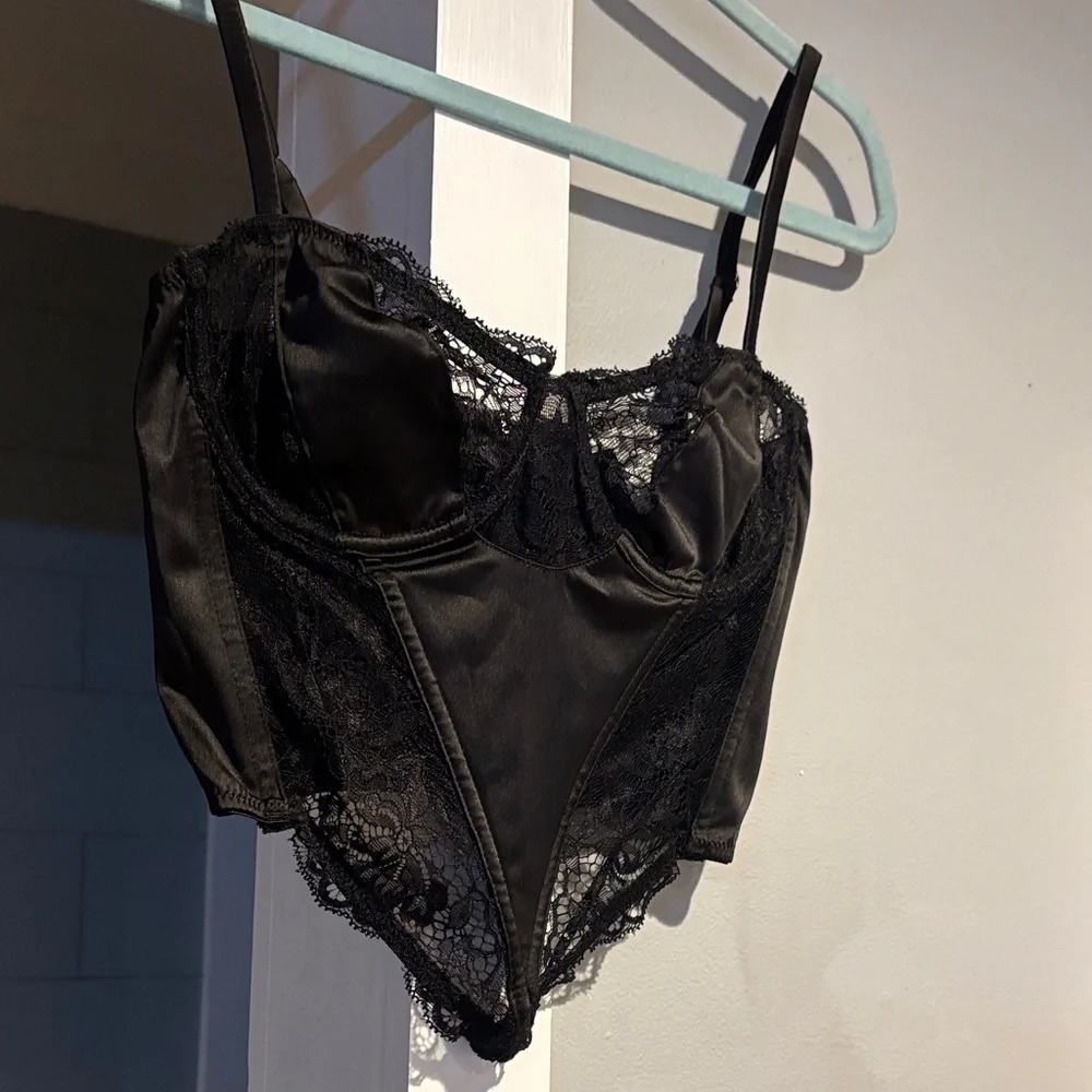 NWT Veena Stretch‎ Satin Lace Corset Top